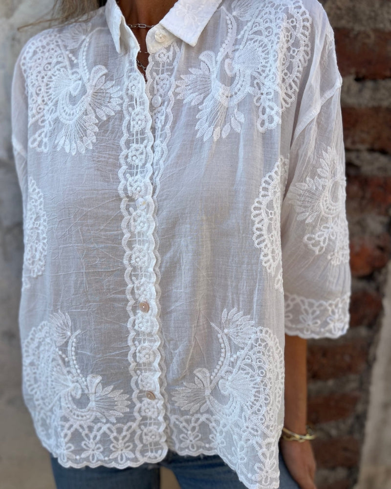 Van Meren Mode | CHIQUE KANTEN GEBORDUURDE BLOUSE