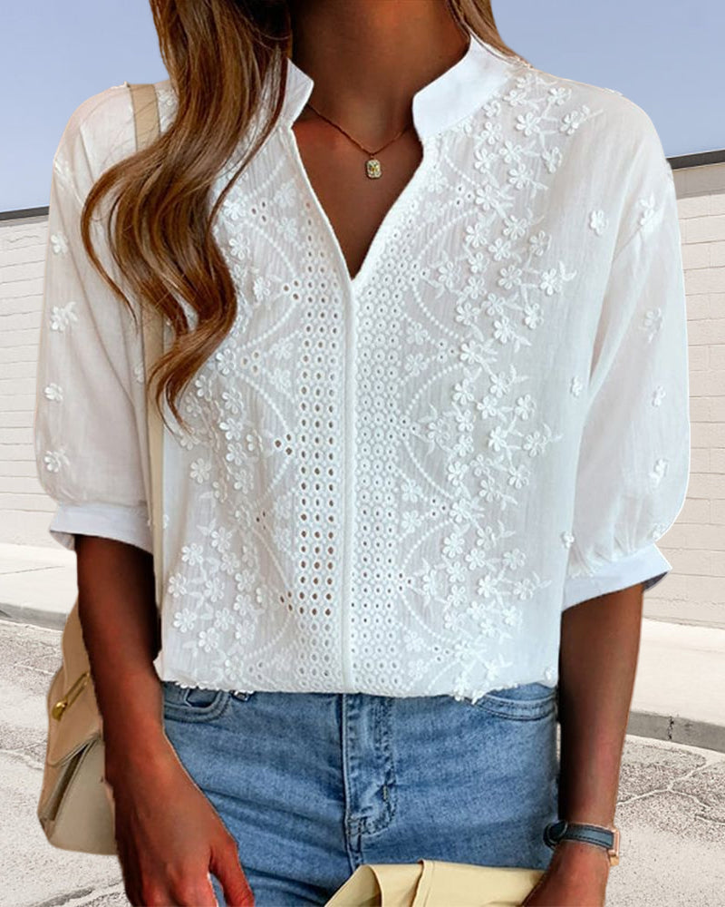 Van Meren Mode |Blouse met V-hals en pofmouwen met kantdecoratie