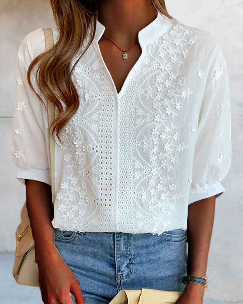 Van Meren Mode |Blouse met V-hals en pofmouwen met kantdecoratie