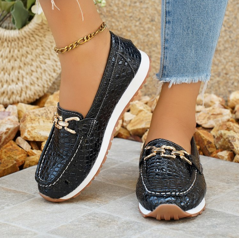 Emmy - Loafers met Crocoprint en Gesp